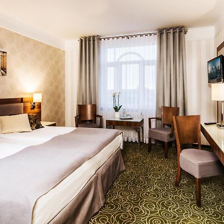 Hotel Lord - Warsaw Airport Exterior photo