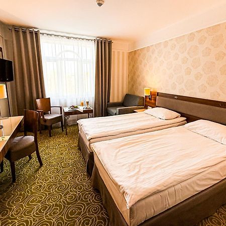 Hotel Lord - Warsaw Airport Exterior photo
