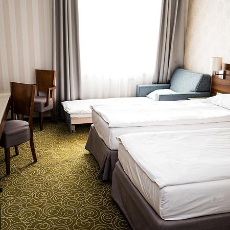 Hotel Lord - Warsaw Airport Exterior photo