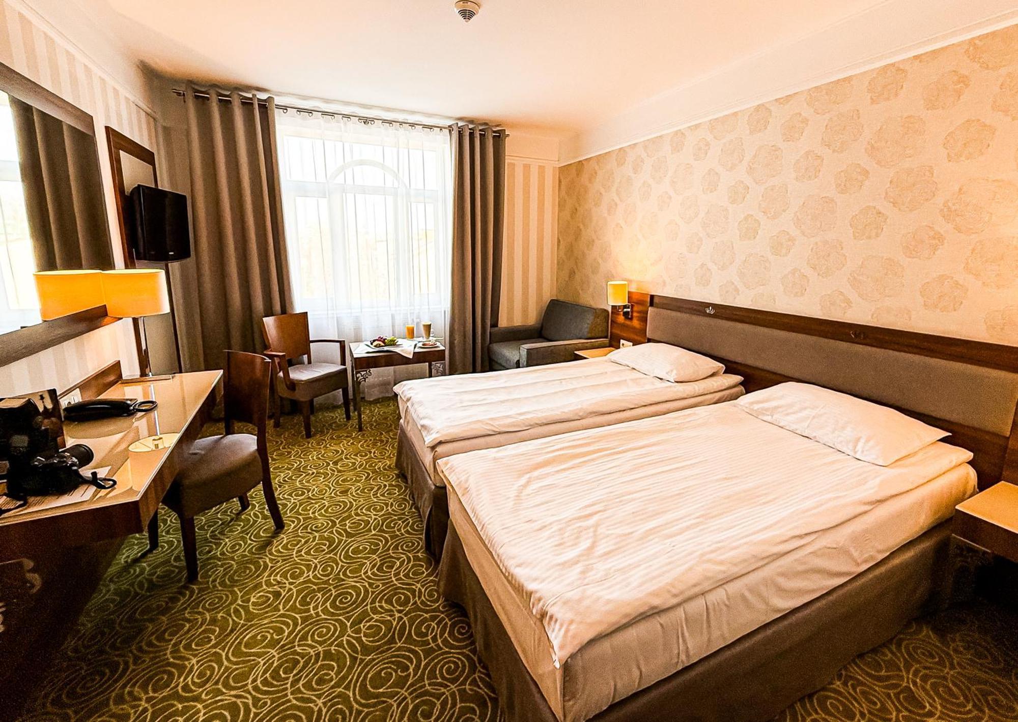 Hotel Lord - Warsaw Airport Exterior photo