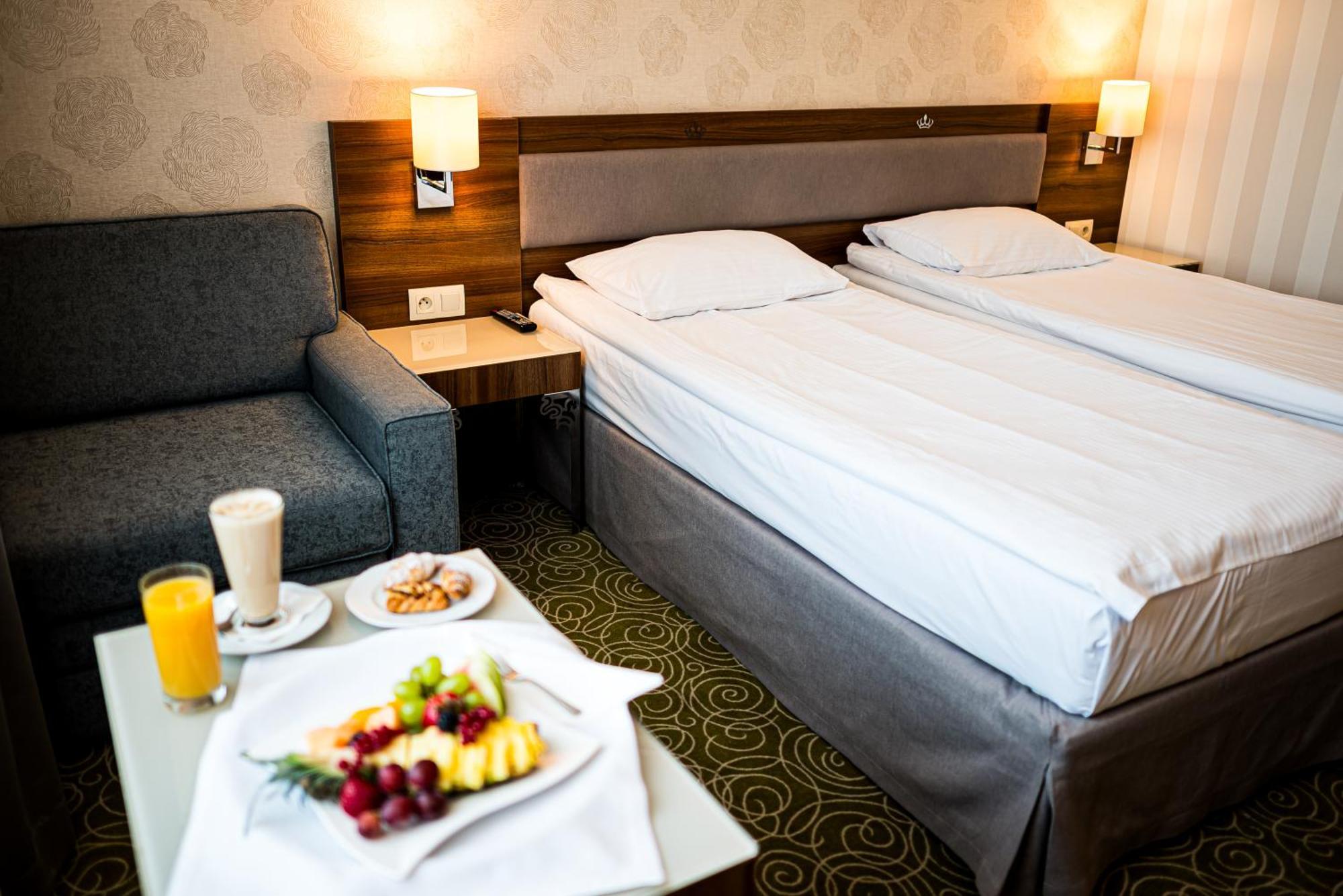 Hotel Lord - Warsaw Airport Exterior photo