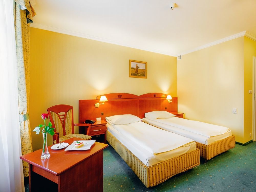 Hotel Lord - Warsaw Airport Exterior photo