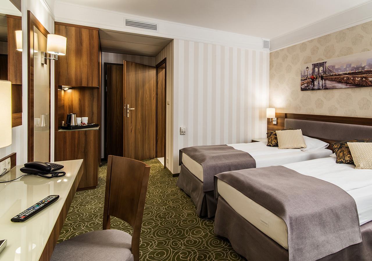 Hotel Lord - Warsaw Airport Exterior photo