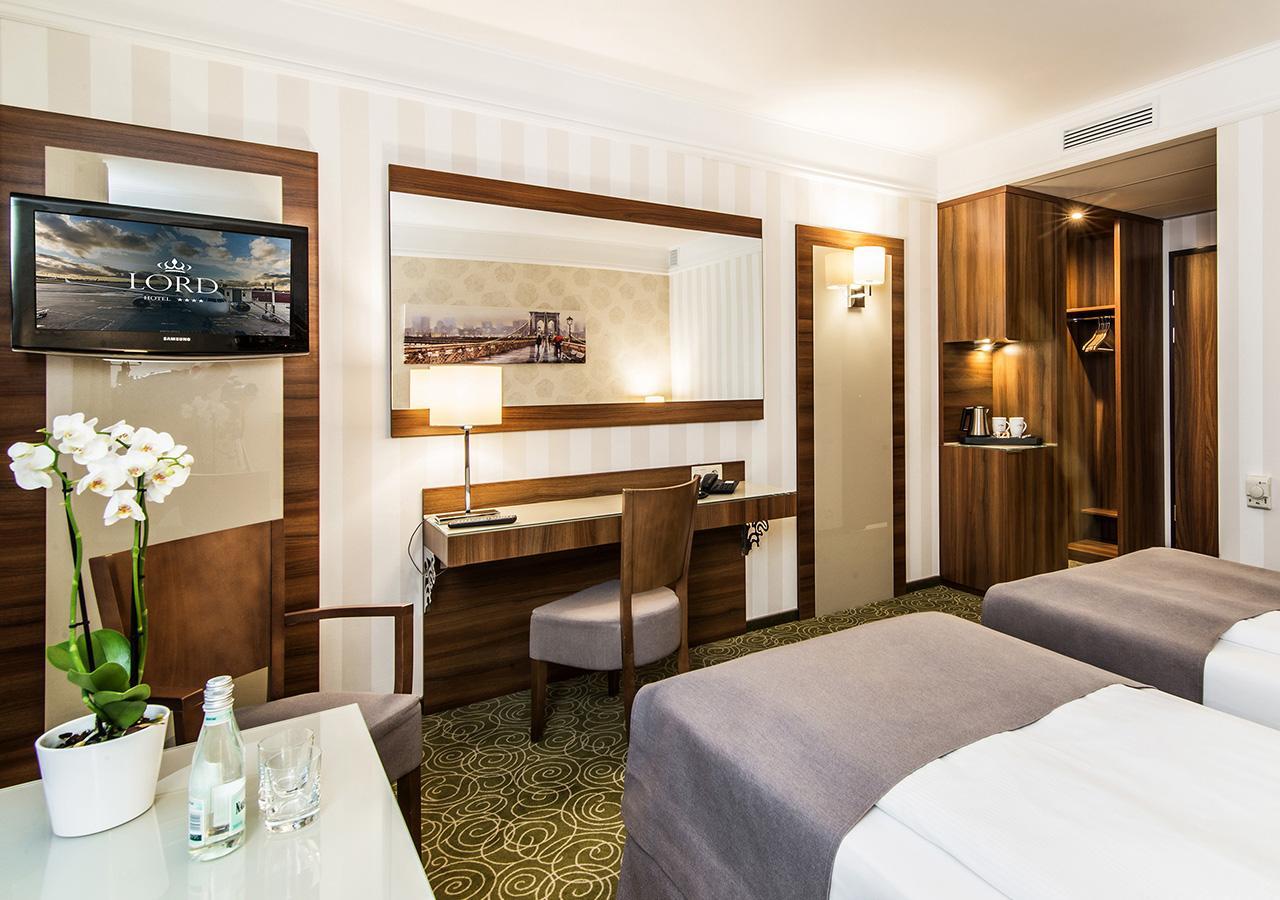 Hotel Lord - Warsaw Airport Exterior photo
