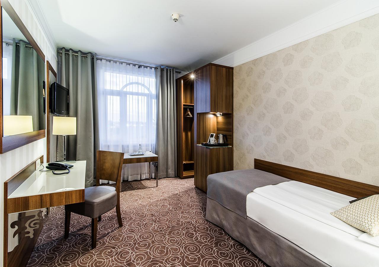Hotel Lord - Warsaw Airport Exterior photo