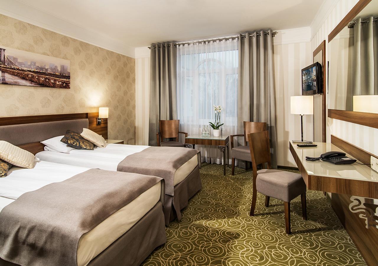 Hotel Lord - Warsaw Airport Exterior photo